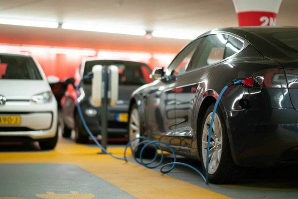 Comment la transition vers les véhicules électriques affecte-t-elle les métiers de la mécanique automobile?