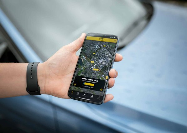 Comment les systèmes de navigation par GPS intégrés aux véhicules augmentent-ils la sécurité routière?
